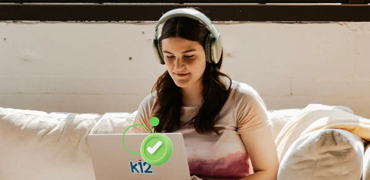 girl in virtual class